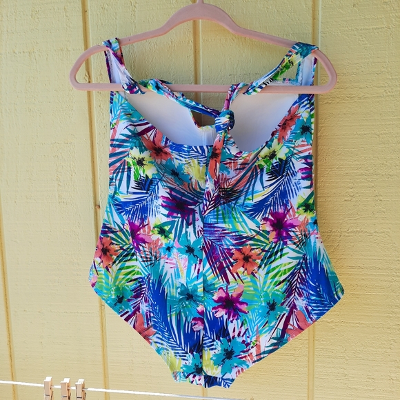 Catalina Tropical Flower Print Twist Front Sweetheart Halter One Piece Swimsuit - Picture 5 of 11